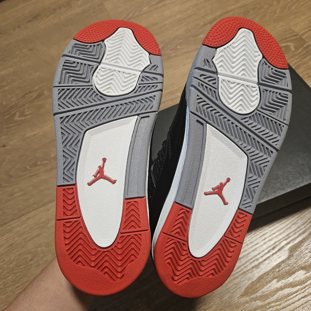 Jordan 4 Retro - Picture 3 of 5